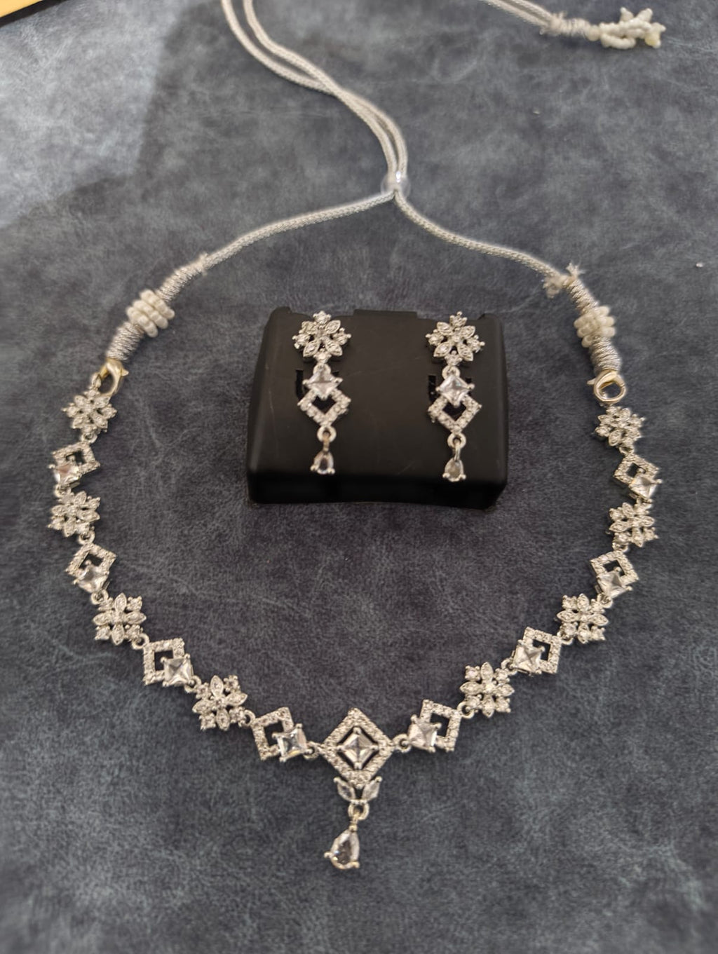 Orniya Necklace Set with Earrings