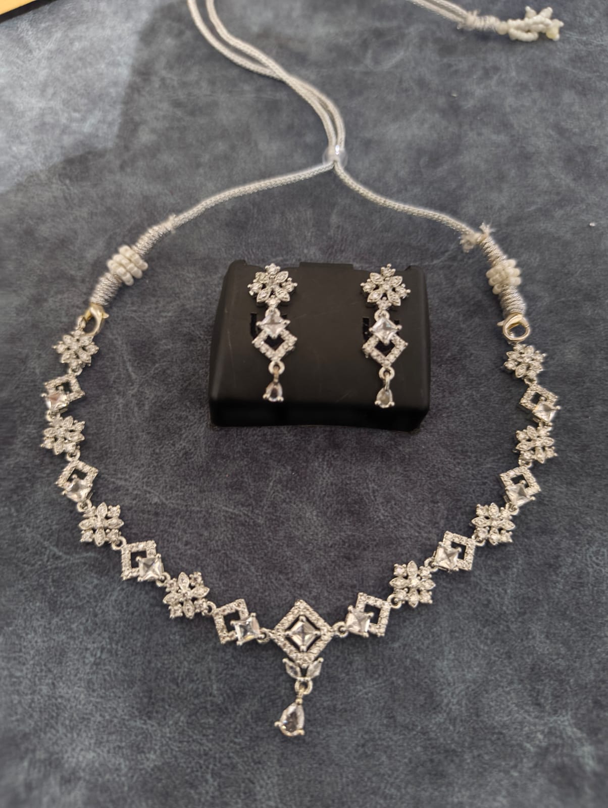 Orniya Necklace Set with Earrings