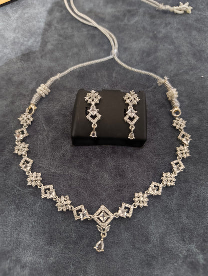Orniya Necklace Set with Earrings