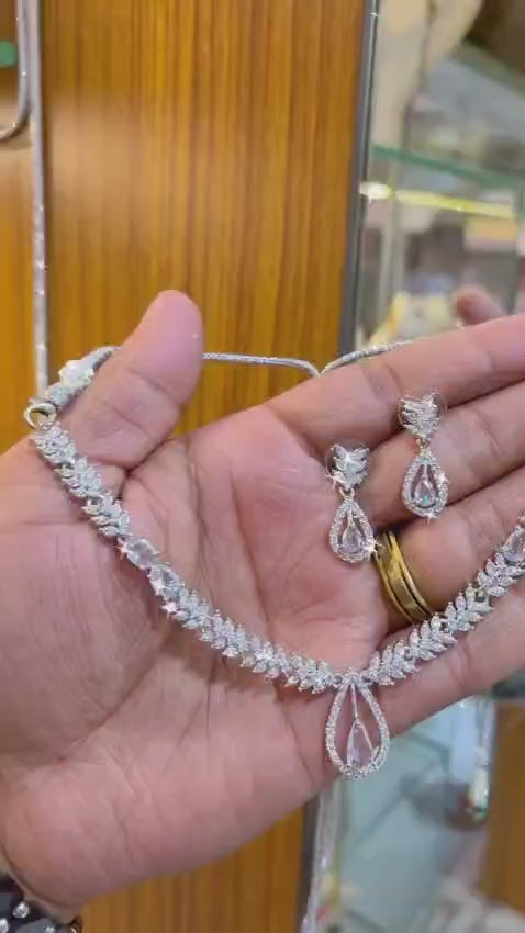Orniya Necklace Set with Earrings
